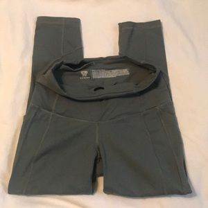 VS Knockout Sport Capris